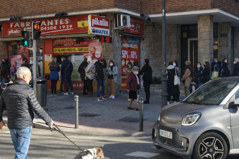 Clientes y movimiento en la tienda AMG Colchonerías